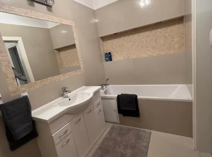 Beautiful Ground Floor In Διαμέρισμα *