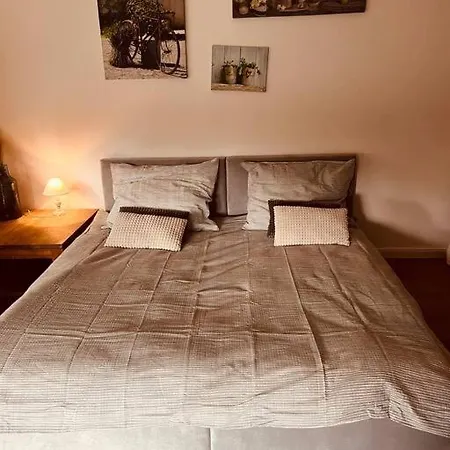 Daire Beautiful Ground Floor In Varşova